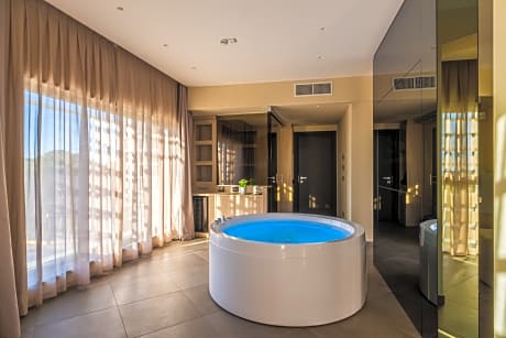 Suite with jacuzzi
