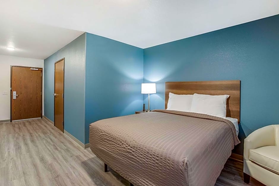 WoodSpring Suites Detroit Farmington Hills