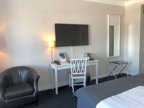 2 SINGLE BEDS,NSMK,WIFI,SUP,FULL BREAKFAST