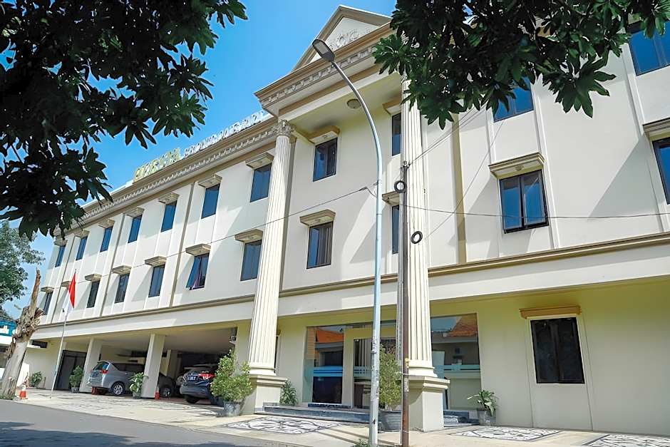 Hersya Front One Inn Surabaya