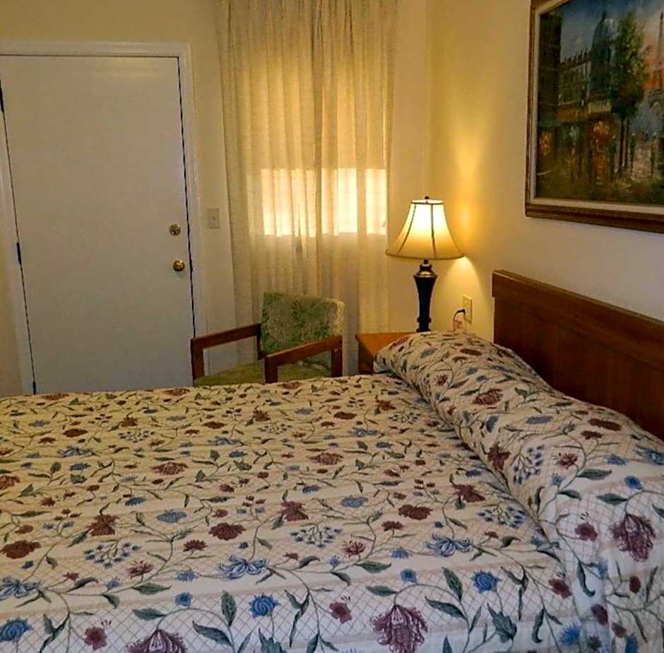 Twin Oaks Motel