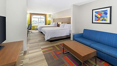 Queen Suite with Two Queen Beds