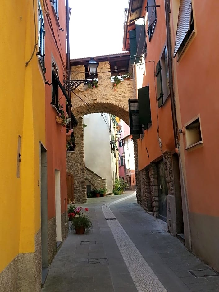 La Luna nel Borgo