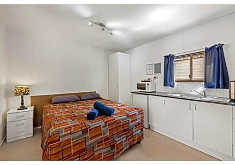 Economy Cabin (External Ensuite)