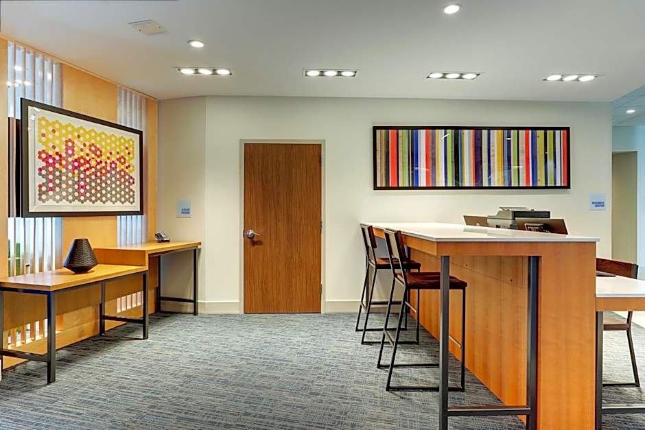 Holiday Inn Express & Suites Roanoke - Civic Center By IHG