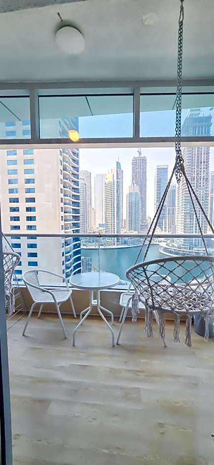 Spacious Apartment Marina View