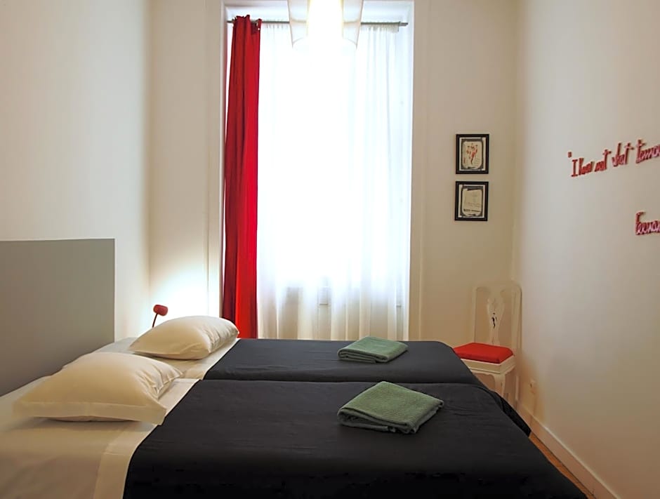 Living Lounge Hostel