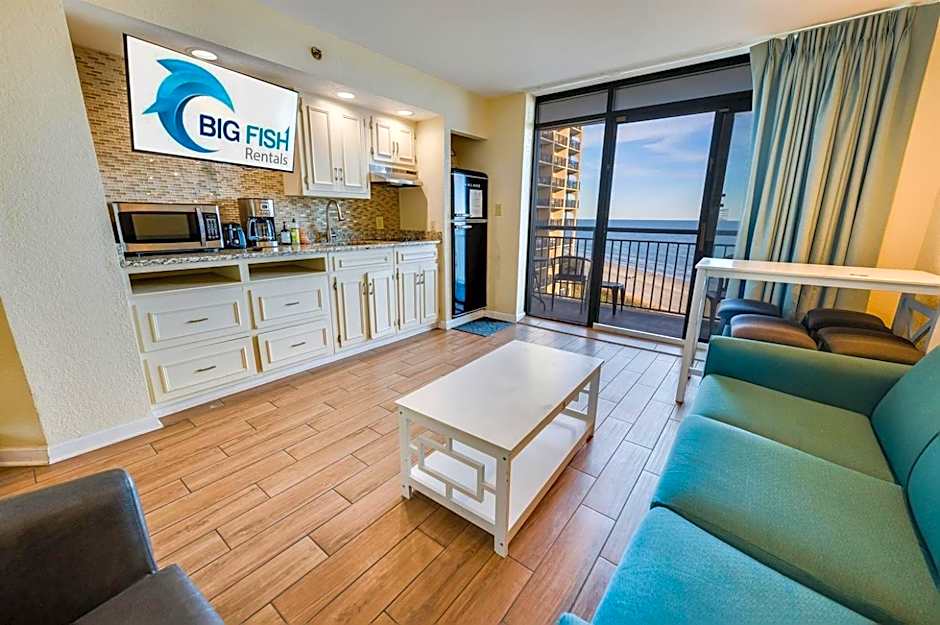 Oceanfront Views, Recently Renovated Kitchen,Pools