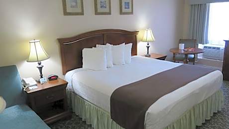 Double Room with Two Double Beds and Bath Tub - Disability Access