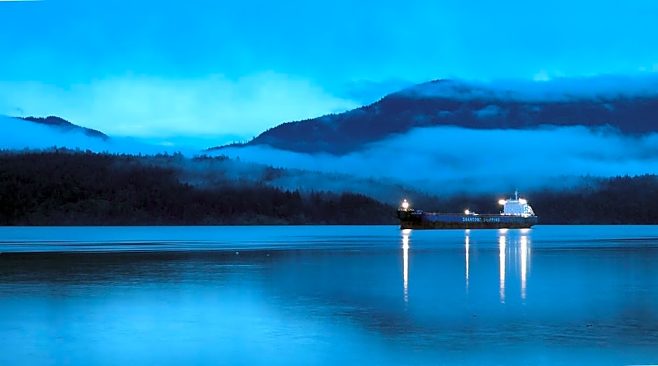 Oceanfront Suites At Cowichan Bay