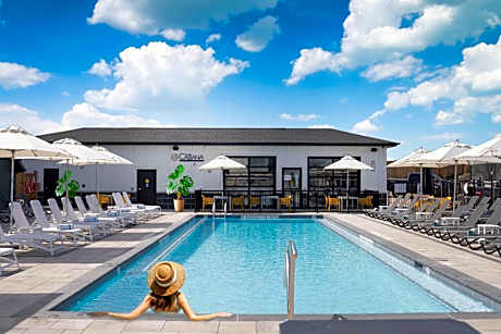 Colonial Hotel & Suites