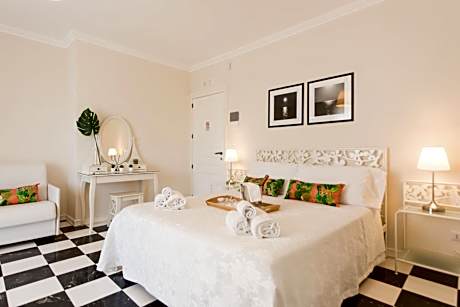 Deluxe Double Room with Pool View