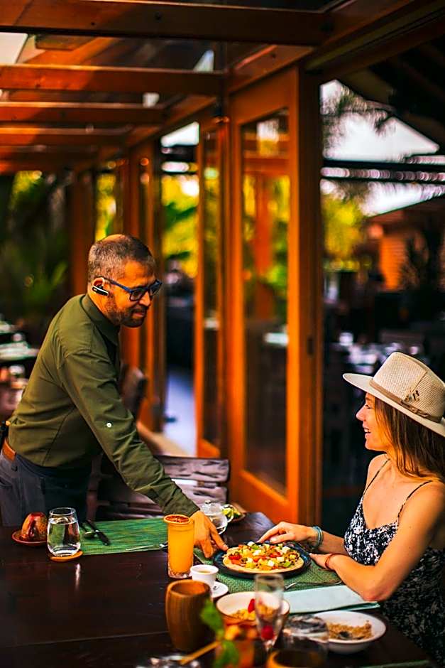 Amor Arenal (Adults Only)