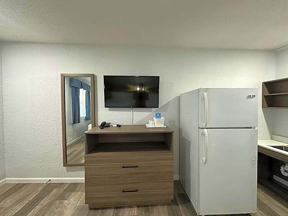 Suburban Studios Newport News - Hampton