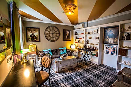 King Suite with Single Sofa Bed