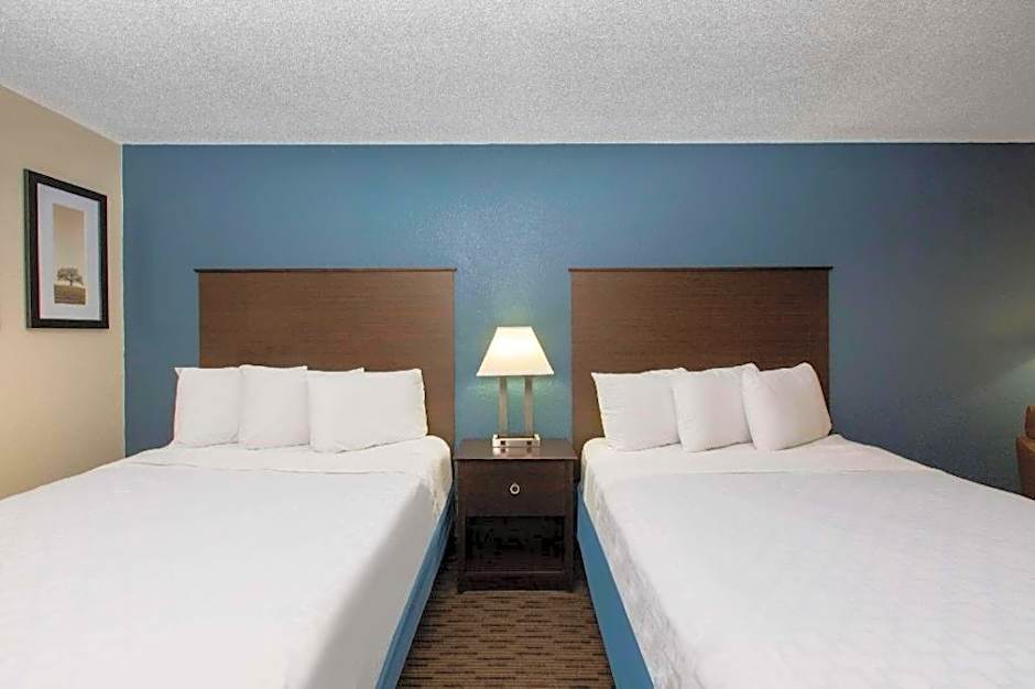 AmericInn by Wyndham La Crosse Riverfront-Conference Center