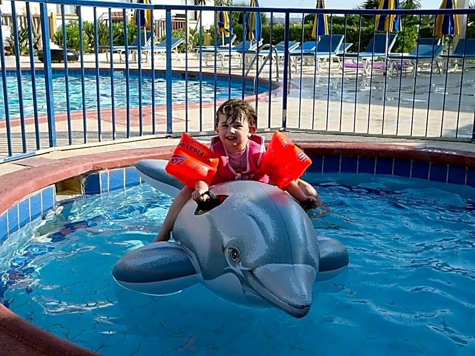 Cosmelenia Hotel & Apartments