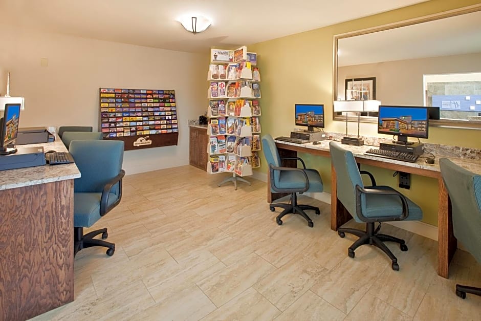 Holiday Inn Express Hotel & Suites Branson 76 Central, an IHG Hotel