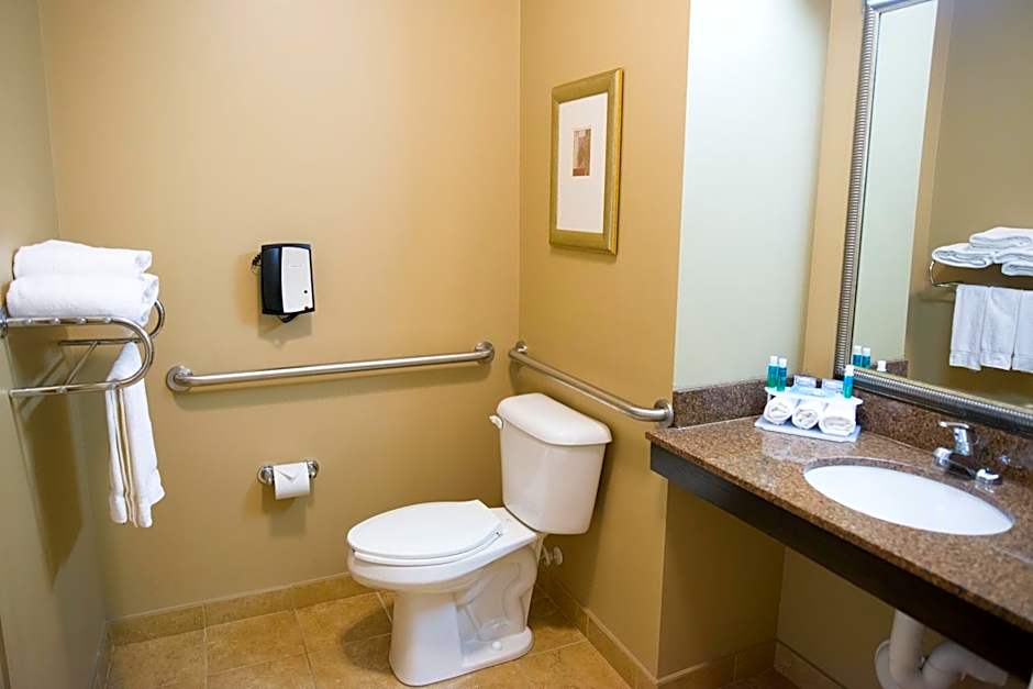 Holiday Inn Express & Suites Northwood By IHG