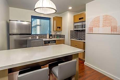 One-Bedroom King Suite with Kitchen