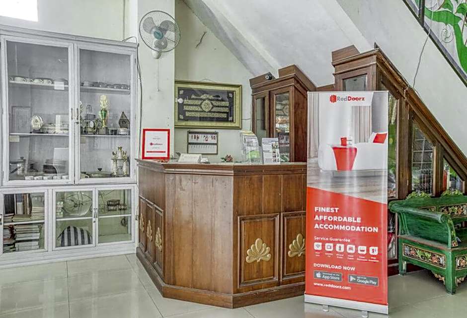 RedDoorz Syariah @ Raya Tajem Maguwo