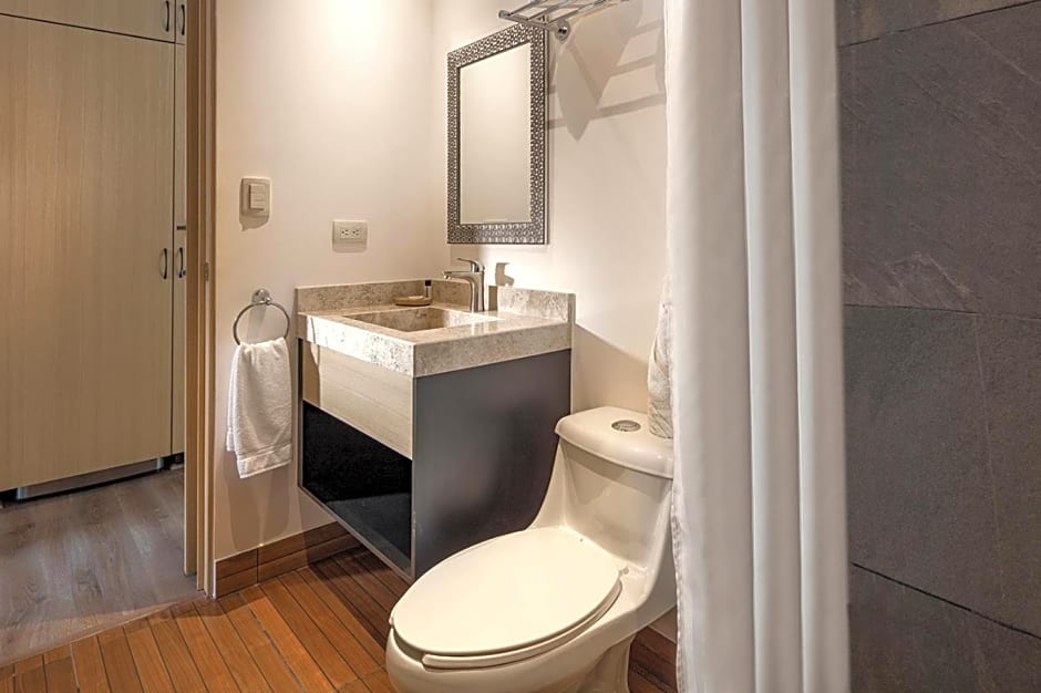 ROOM Hotel & Suites