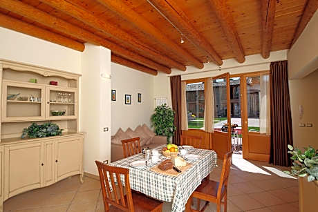 One-Bedroom Apartment Top with Garden View