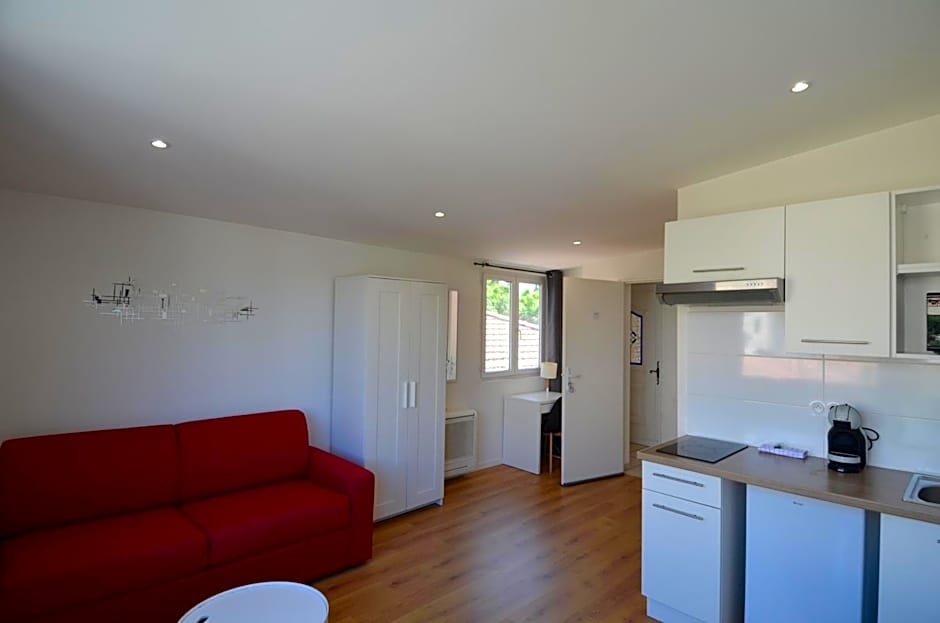 STUDIO CASSIN - next to tramway line 2 near airport