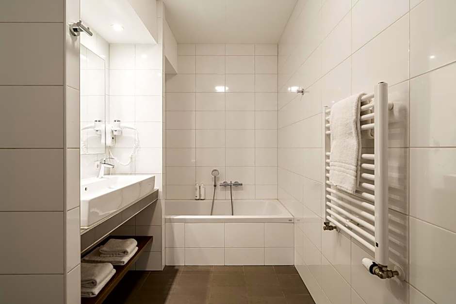 YAYS Amsterdam Prince Island by Numa