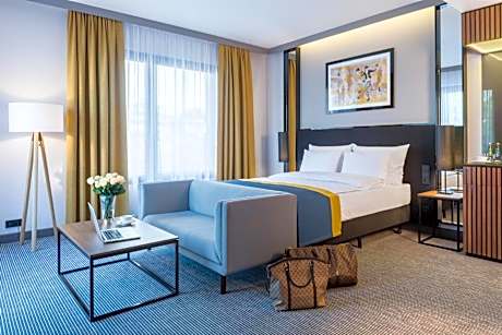 Grand Ascot Hotel