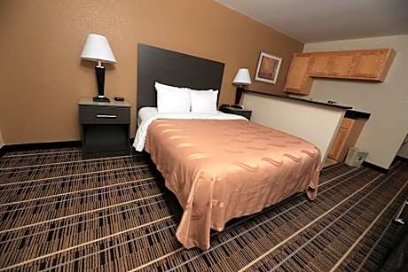 Efficiency One Queen Bed - Non Smoking