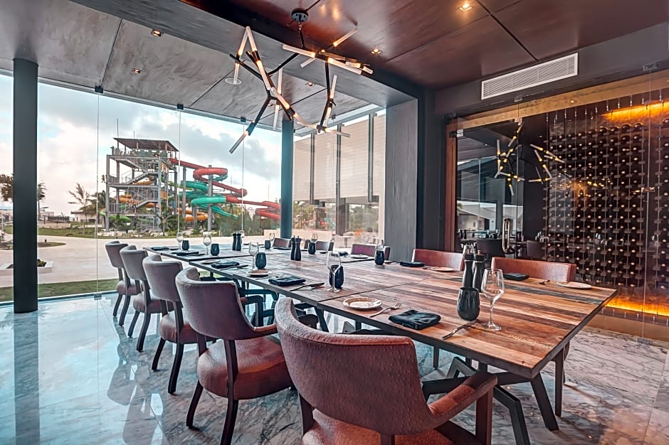 Royalton Blue Waters Autograph All-Inclusive Resor