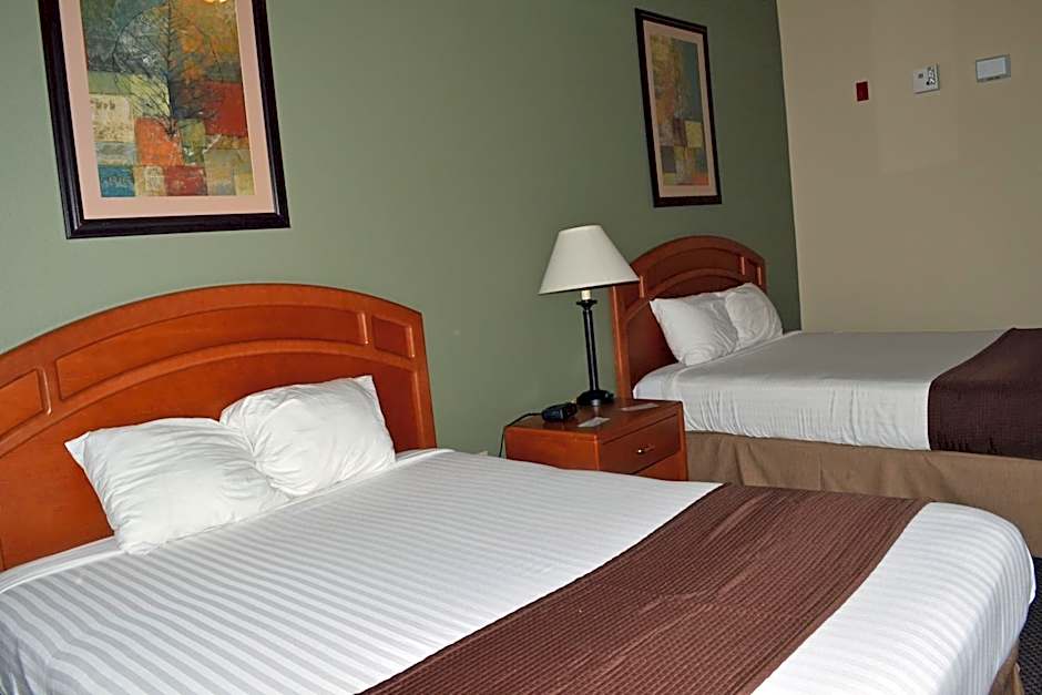 Paola Inn and Suites