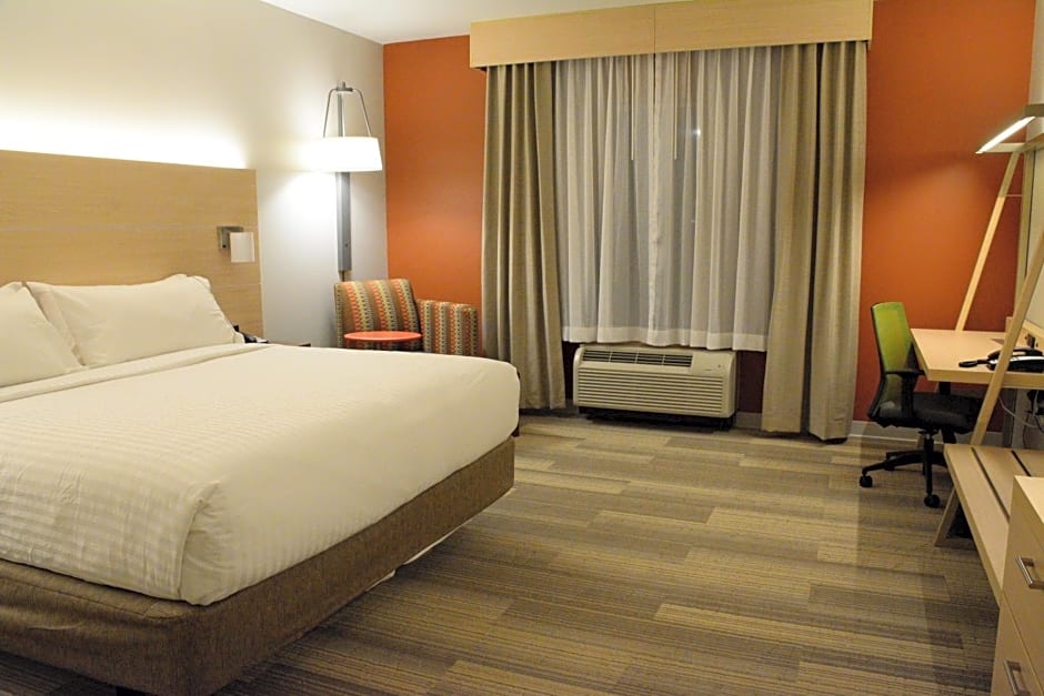 Holiday Inn Express & Suites Lexington Park California