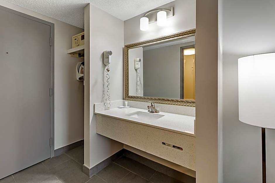 Clarion Pointe Near Erie Casino