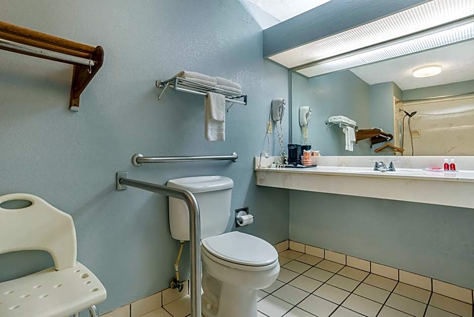 Econo Lodge Inn & Suites Philadelphia MS