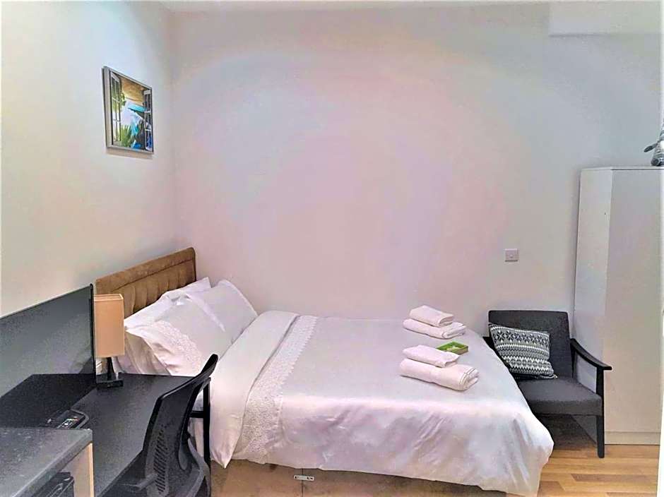 MIA Residence - Entire Studio apartment - City View - London - Next to Ealing Broadway Station