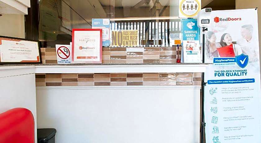 RedDoorz near NAIA Terminal 1