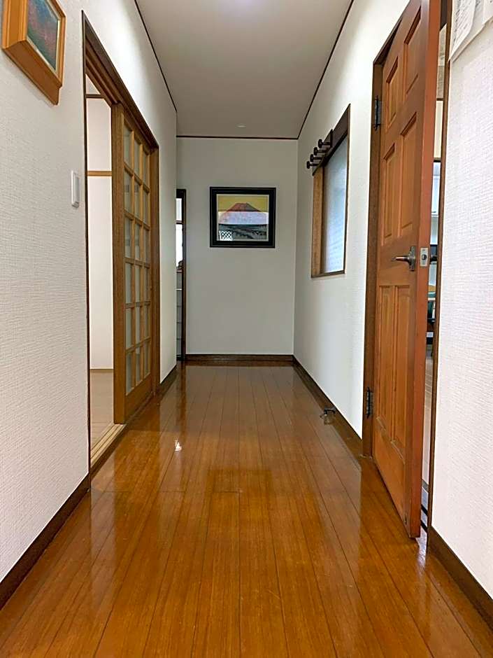 season guest house in nishi shinjuku 100 square meters, 4 bedrooms, 2 living rooms