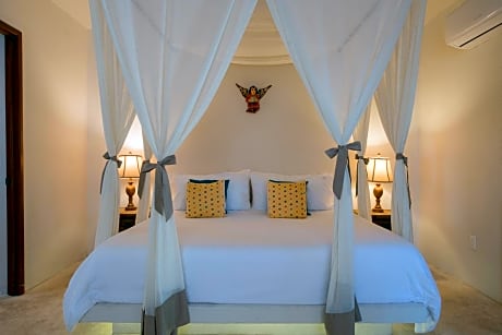 Deluxe Suite Ground Floor with Private Patio & Terrace