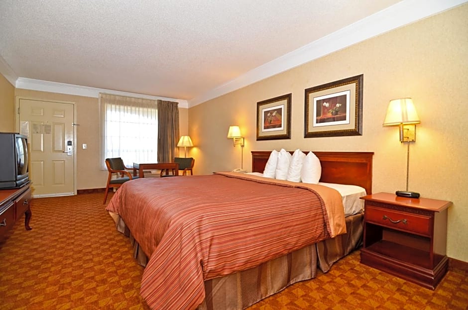 Peach State Inn & Suites