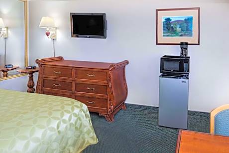 Queen Room with Two Queen Beds - Smoking