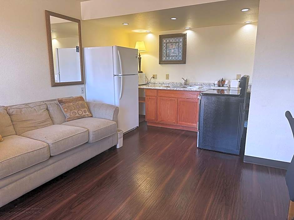 Super 8 by Wyndham Giddings