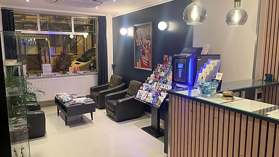 Mary's Hotel Republique