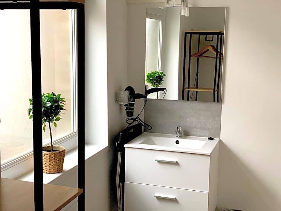 Capstay famars & Netflix