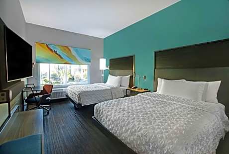 Queen Room with Two Queen Beds - Hearing Access