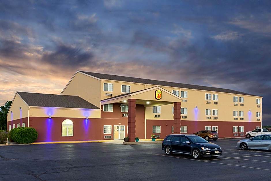 Super 8 by Wyndham Ottawa
