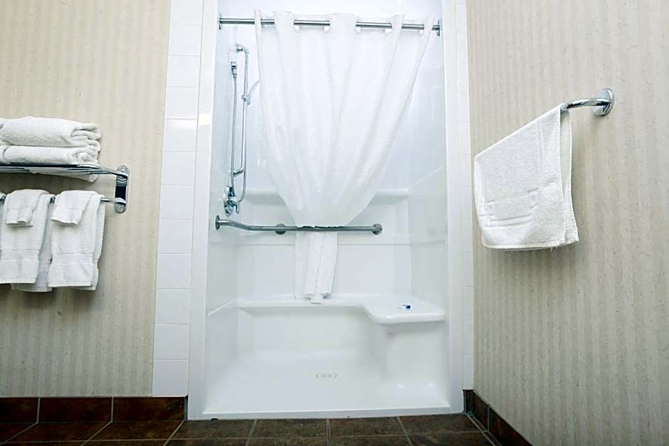 Pomeroy Inn & Suites Fort St. John