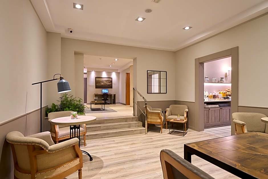 Catalonia Castellnou Hotel