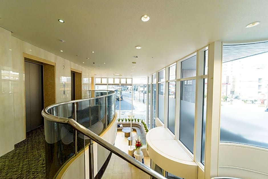 SureStay Plus Hotel by Best Western Shin-Osaka